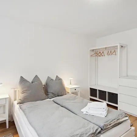 Pet Friendly In With Kitchen Apartmán