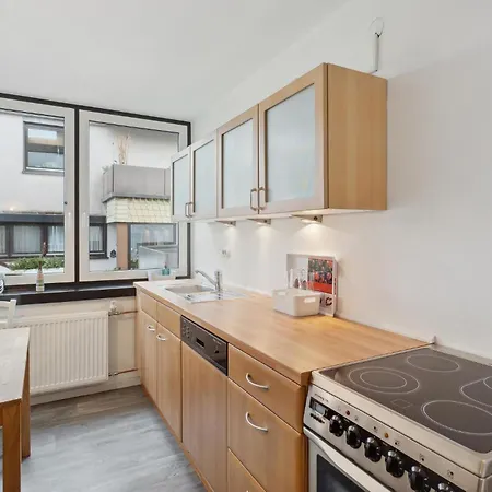 Pet Friendly In With Kitchen *